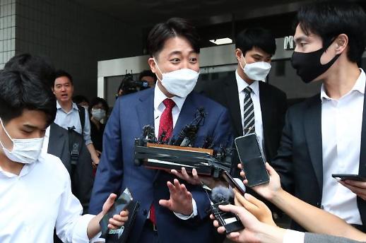 [與 이준석 리스크] 경찰, 성 접대 의혹 불송치 결정에 추가 징계 맹탕?...초조해진 국민의힘