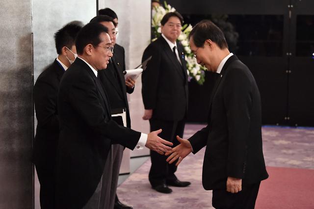 한총리, 아베 전 일본 총리 국장 참석... 한국 대표해 애도 표시