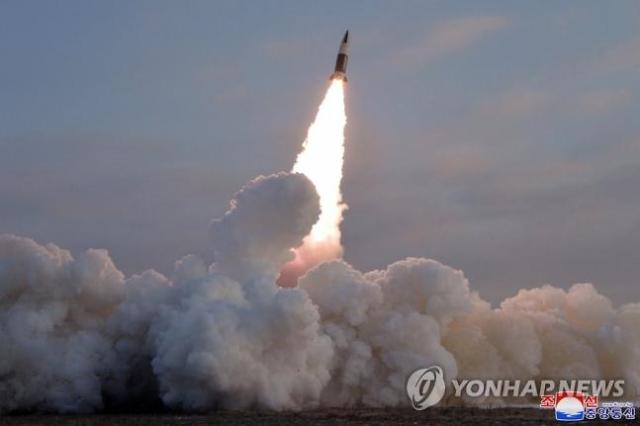 합참 북한, 동해상으로 탄도미사일 2발 발사