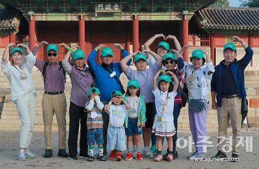 [청와대·5대 궁궐 트레킹] 가족·친구·외국인 3000명 함께…걸으며 역사 배우는 시간