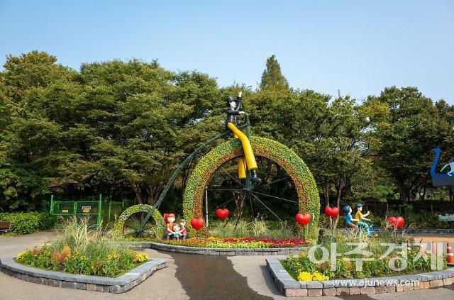 인천시, 인천대공원에 자전거 타는 키다리아저씨 조형물 설치
