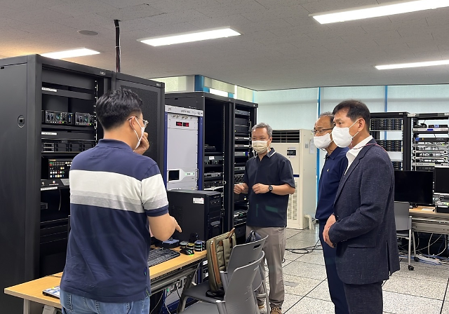 Busan demonstrates stereoscopic media system capable of transmitting 2D and 3D content together