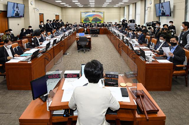 [2022 국감] 정무위, 빗썸 실소유주 이정훈 증인 소환…24일 국감장 설까