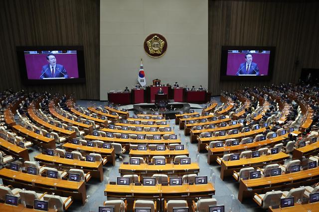 尹锡悦国会发表施政演说 民主党议员集体缺席表抗议