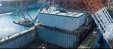 High manganese steel LNG fuel tank installed on container carrier at Daewoo shipyard