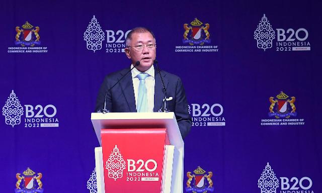 郑义宣出席2022年二十国集团工商峰会并发表主旨演讲