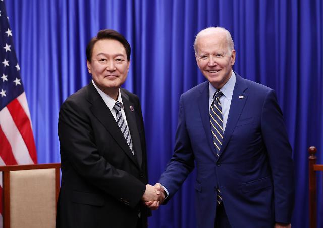 韩美领导人在柬埔寨举行会谈