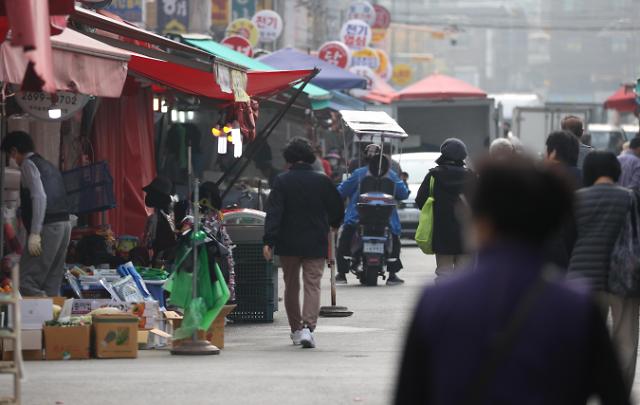 敌不过线上商城百货店 韩传统市场14年间减少200多个