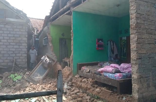 ​인도네시아 규모 5.6 지진 발생...44명 이상 사망