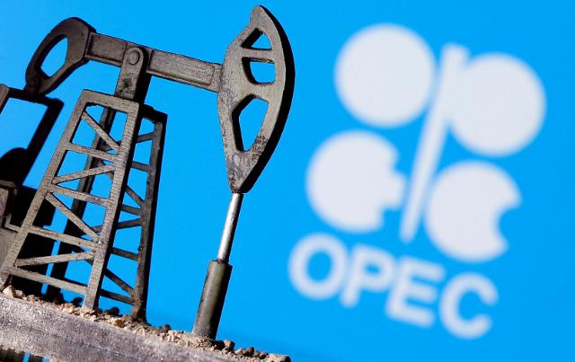 OPEC+ 원유 증산 여부 놓고 갑론을박…유가도 롤러코스터