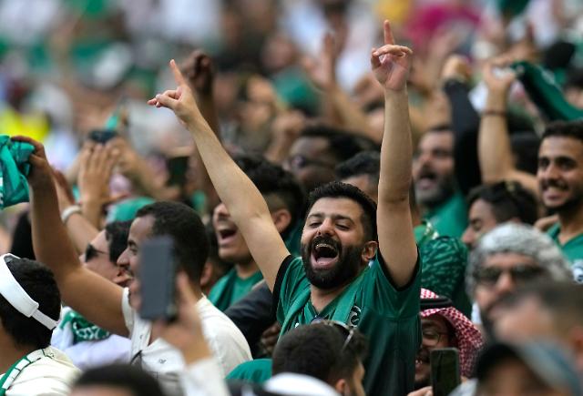 ​[카타르 월드컵] 대어 아르헨티나 낚은 사우디 감독 역사를 만들었다