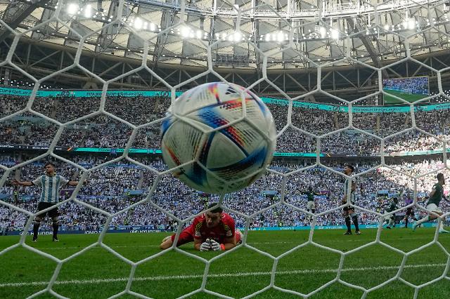 [카타르 월드컵] 3일 차 경기 종합…루사일의 기적·날아오른 수호신·안티 징크스