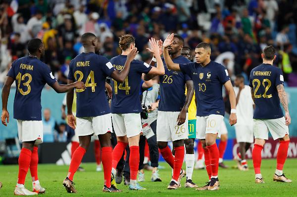 [카타르 월드컵] 2연패 도전 프랑스, 디펜딩 챔피언 저주 깼다…호주에 4-1 대승