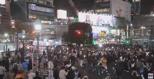 [아주 돋보기] 청소하고 질서 지키고...해외 찬사 받는 일본 축구팬들