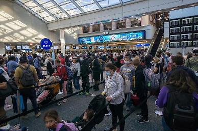 [NNA] 혼잡 계속되는 수완나품공항… 수하물 찾는데 1시간 반 걸려