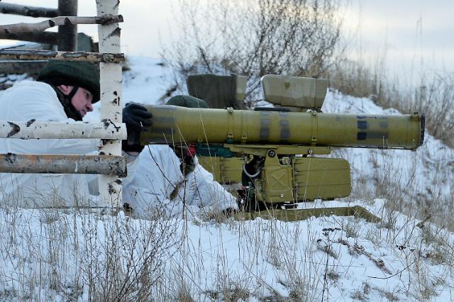 美, 우크라에 사거리 150km 미사일 공급 검토…러 후방 사정권 