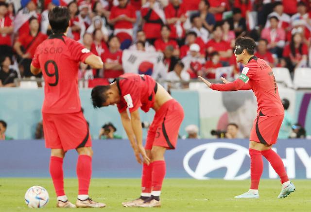 ​[카타르 월드컵] 경기 지배했지만…한국, 전반에만 두 골 내주며 리드 허용
