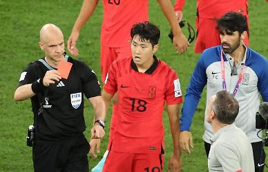 ​[카타르 월드컵] 코너킥 중간 경기 종료···'강력 항의' 벤투 감독은 퇴장