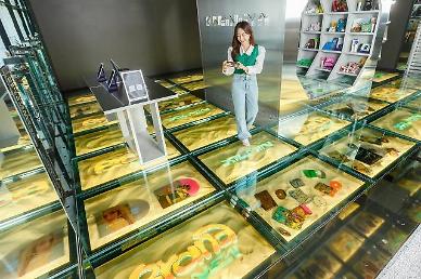 LG Displays transparent OLED solution applied to floor of SM Entertainment store
