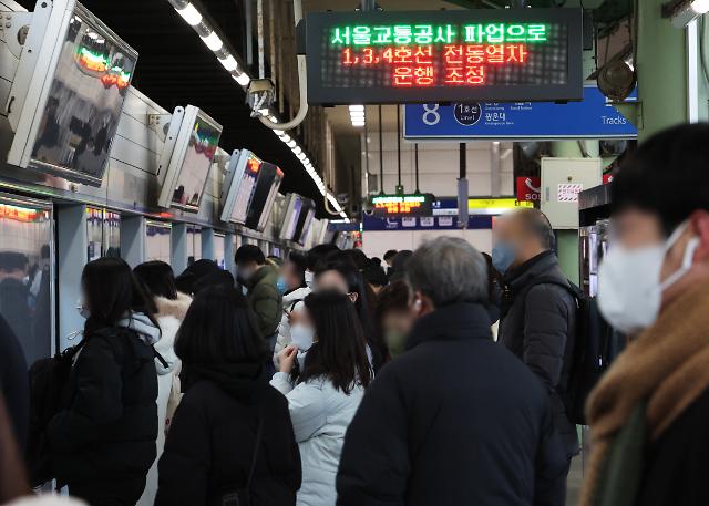 서울 지하철 노사 협상 타결...오늘 첫차부터 정상 운행