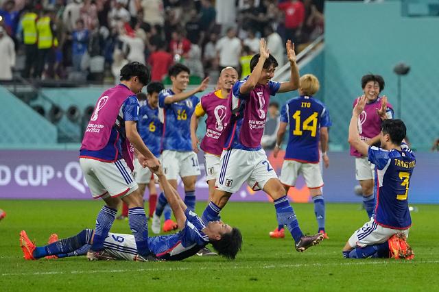 [카타르 월드컵] 일본, 스페인 꺾고 1위…독일, 2연속 16강 좌절