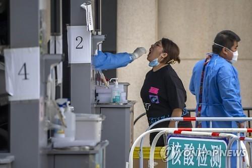 중국 내년 1월까지 노인 백신 접종률 90% 이상 끌어올릴 것 