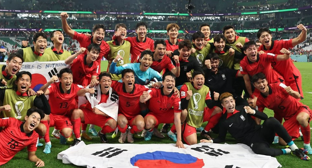 [카타르 월드컵] 한국 축구, 역전승으로 16강...외신도 주목 