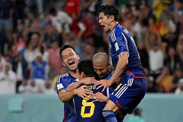 [카타르 월드컵] 일본, 크로아티아에 전반 1-0 리드...마에다 선제골