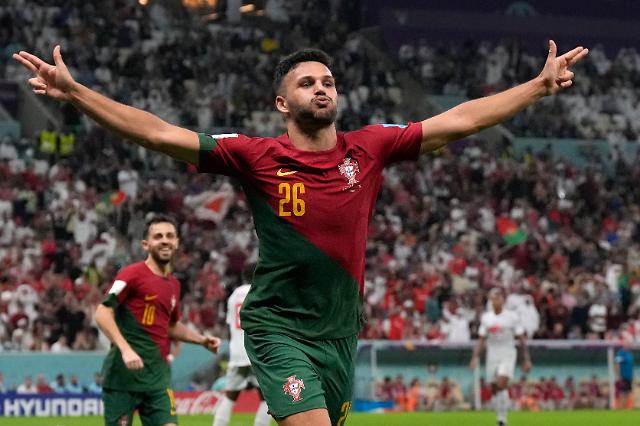 [카타르 월드컵] 신성 하무스 해트트릭…포르투갈, 6-1로 8강 진출