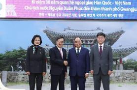 [30 năm quan hệ ngoại giao Việt Nam - Hàn Quốc] Chủ tịch nước Nguyễn Xuân Phúc thăm tỉnh Gyeonggi…Tuyên bố 6/12 hàng năm là Ngày Việt Nam ở Gwangju