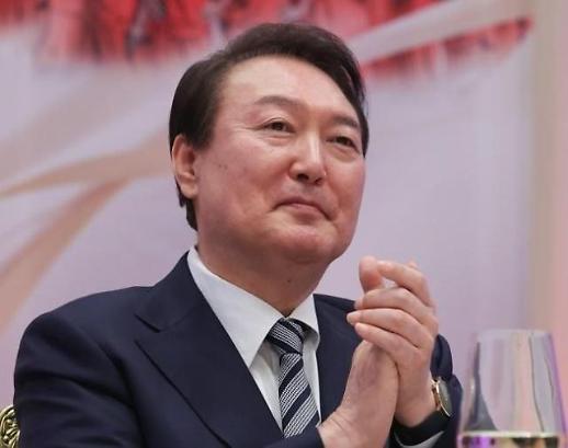 [이주의 여론조사] 尹대통령 지지율 3주 연속↑…화물연대 파업 강경 대응 효과