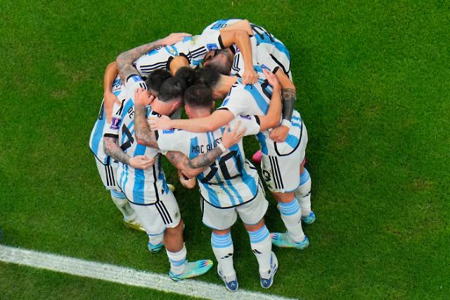 [속보] 아르헨티나, 크로아티아 상대로 추가 골…2-0