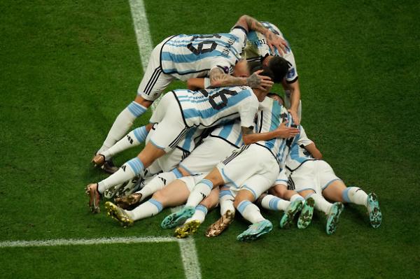 [카타르 월드컵] 아르헨티나, 메시 선제골로 프랑스에 1-0 리드