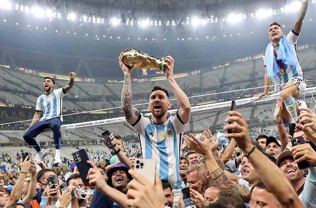 [슬라이드 뉴스｜카타르 월드컵] 왕관 쓴 아르헨티나, 메시도 웃었다