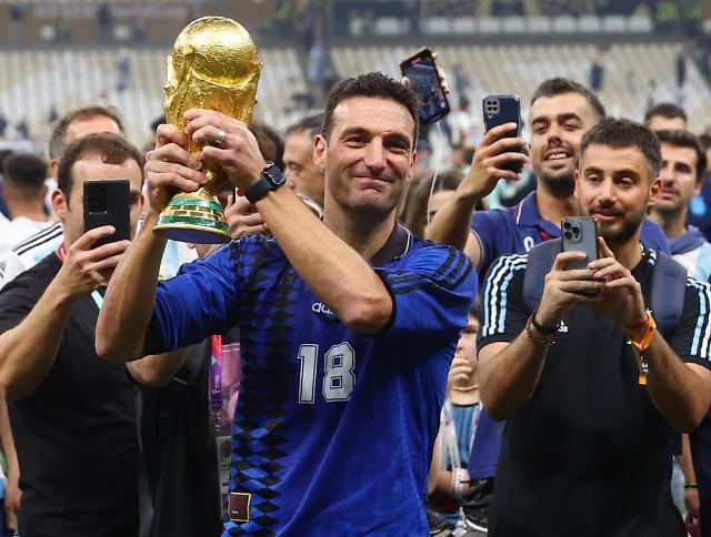 [카타르 월드컵] 아르헨티나 감독 웃고 프랑스 감독 울었다