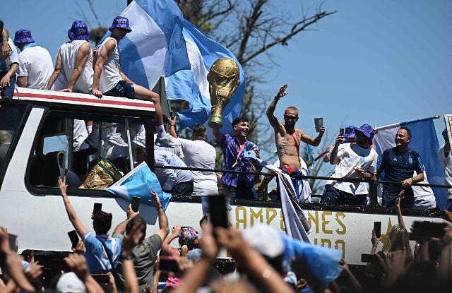 [슬라이드 뉴스｜카타르 월드컵] Muchachos 흥분한 아르헨티나 400만 팬들