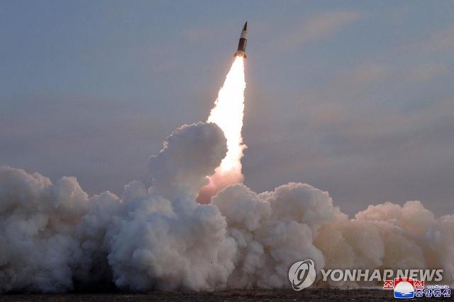 [아주경제 오늘의 뉴스 종합] 북한 SRBM, 250여㎞·350여㎞ 비행해 동해 탄착...美 F-22 전개 반발 분석 外