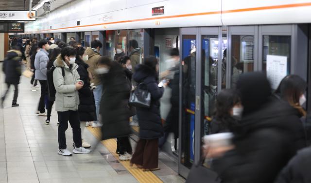 政府预算砍去免费乘车补助 明年首尔地铁公交涨价难免