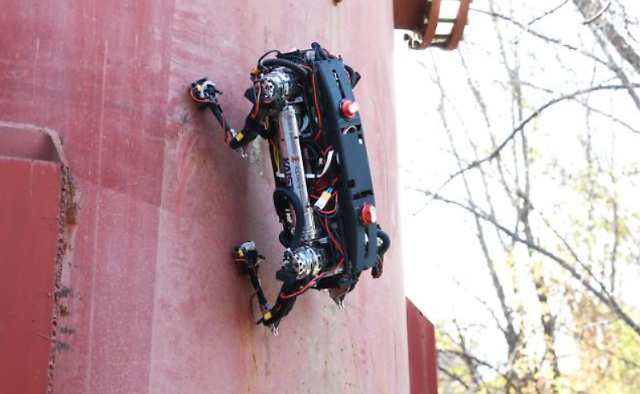 Researchers develop four-legged robots capable of climbing steel plate walls