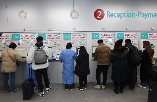 自华入境人员在仁川机场接受核酸检测