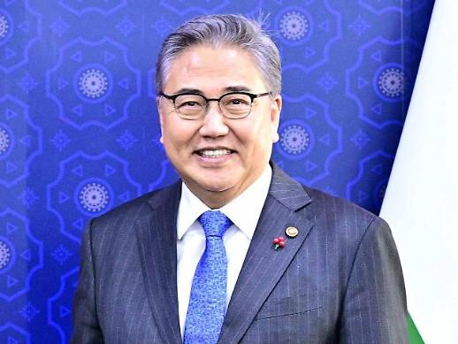 韩外长朴振致电祝贺秦刚就任中国外交部长