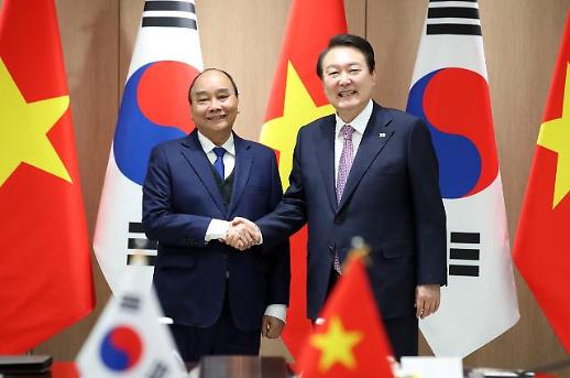 [위기를 기회로] 한국기업, 3高 잊고 동남아·중동서 새기회 찾아라