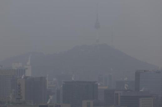 重度雾霾连日袭击首尔