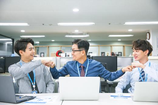调查：七成韩国中小企业表示有意招聘中壮年人