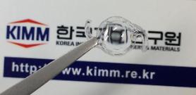 Researchers develop intraocular lens capable of early-stage dementia diagnosis