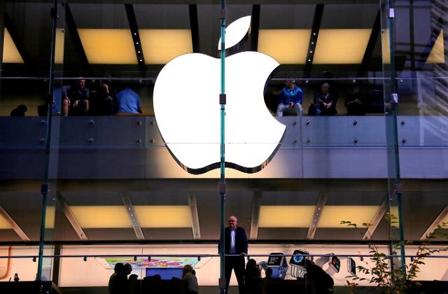 애플, 올해 첫 신제품 출시… 자체 칩 탑재 노트북 맥북프로 