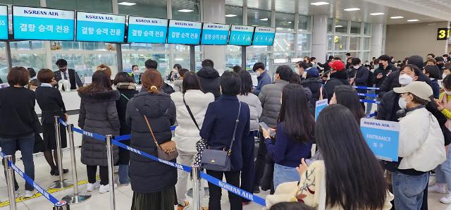 済州空港、寒波と強風で466便欠航…乗客4万300人余りが空港で足止め