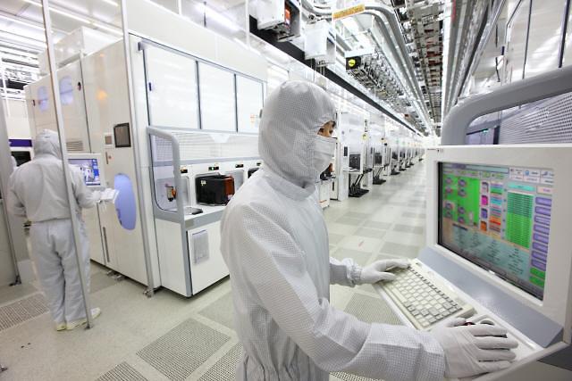 Falling semiconductor exports to take toll on economic growth