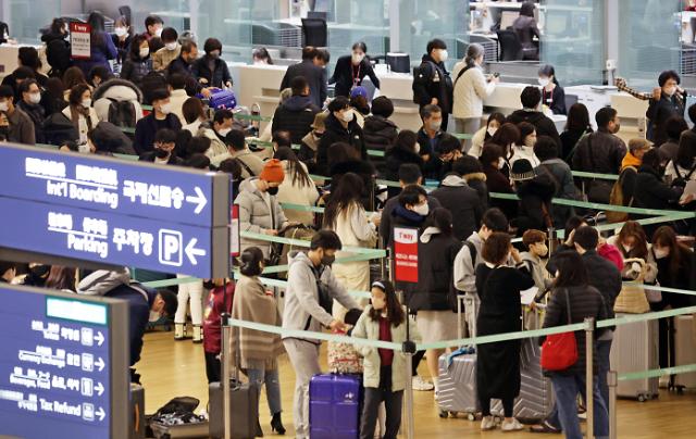 假期仁川机场人头攒动 游客累计63.7万人次