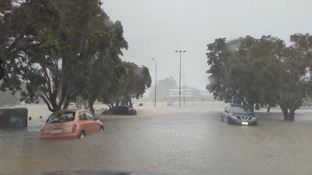 뉴질랜드 오클랜드, 폭우로 비상사태…공항 폐쇄